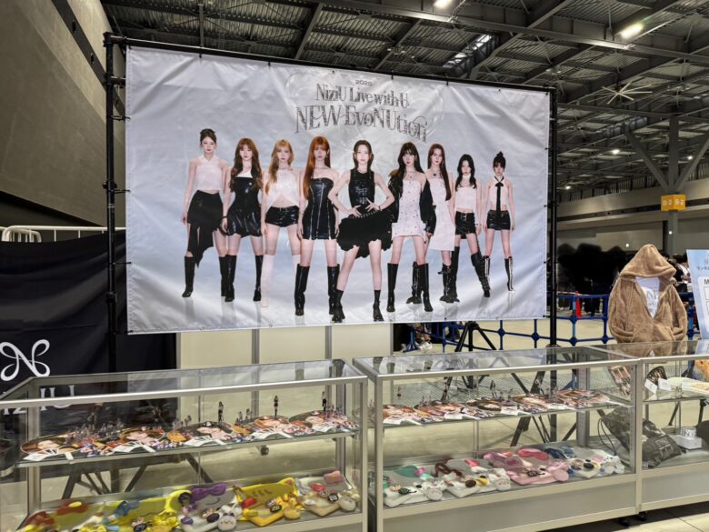 NiziUライブ2026のグッズ販売状況・物販の待ち時間は？